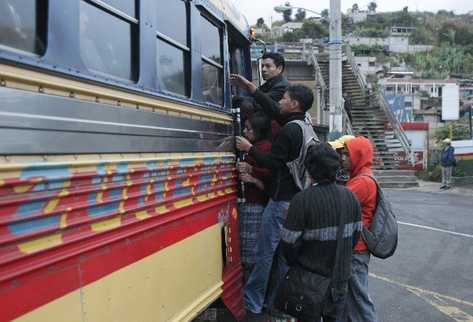 El exceso de pasajeros  es  constante en las unidades de transporte extraurbano.