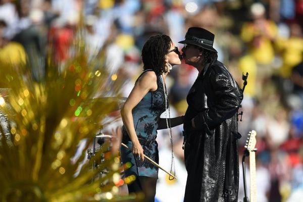 Santana en la Clausura del Mundial de Brasil. (Foto Prensa Libre: AFP)