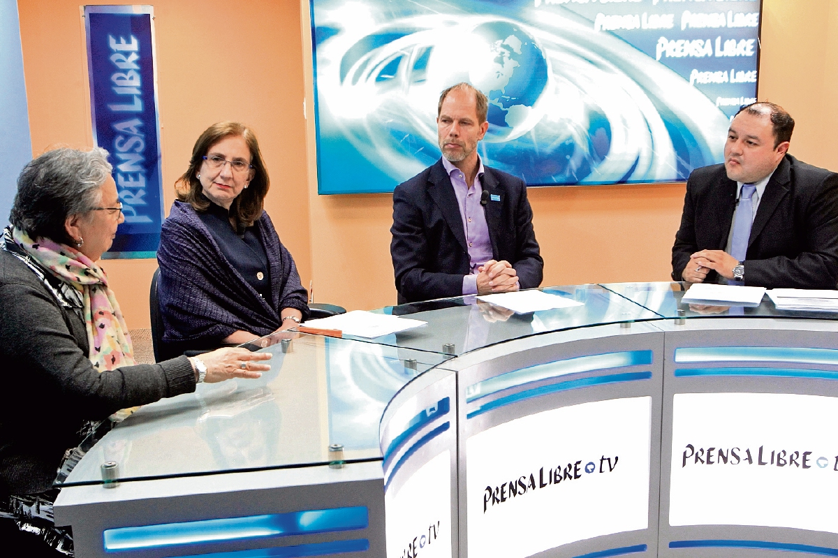 Gilda morales, de la PDH; Verónica Simán, de Unfpa; y Christian Skoog, de Unicef, conversan en el programa con el editor de información de apertura de Prensa Libre, Antonio Barrios Alvarado.