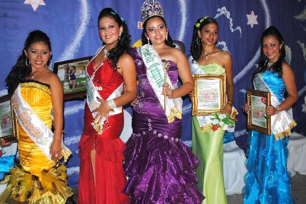 Alejandra Suárez, Señorita Catarina —centro—, acompañada de otras candidatas.