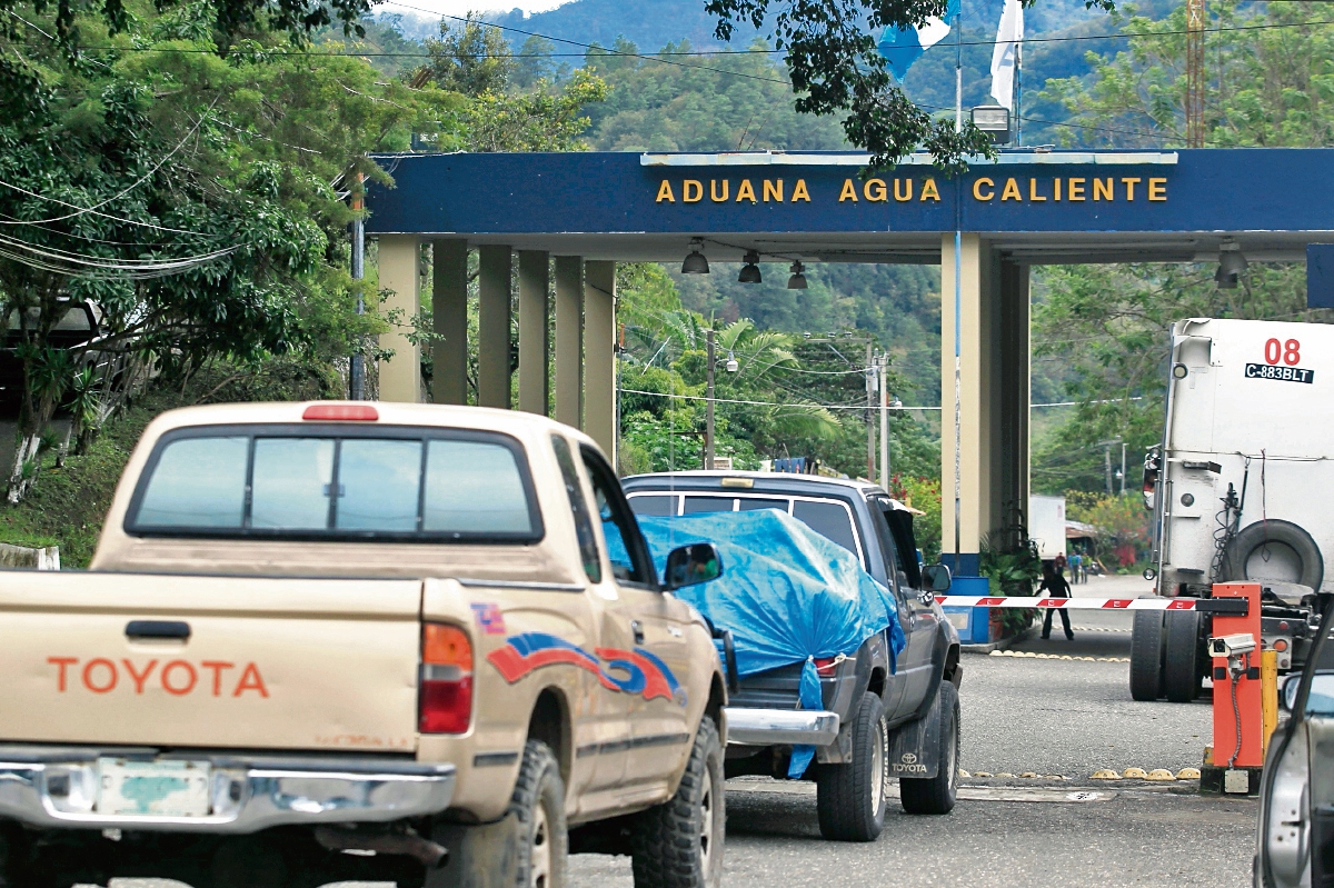 La aduana de Agua Caliente será unificada con Honduras, para agilizar el paso entre ambas naciones. (Foto Prensa Libre: EDWIN BERCIAN)