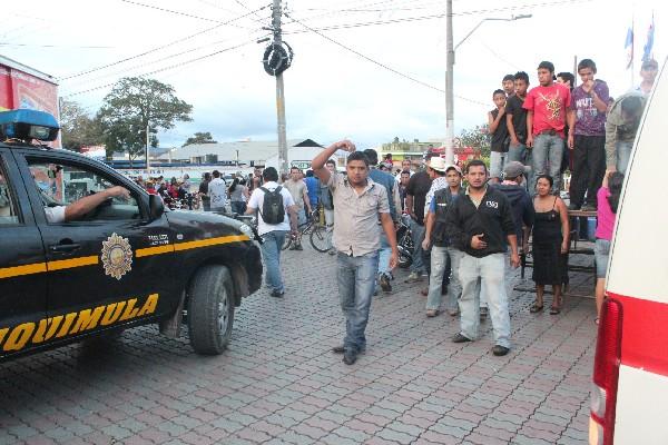 La PNC protege  la escena  del crimen.