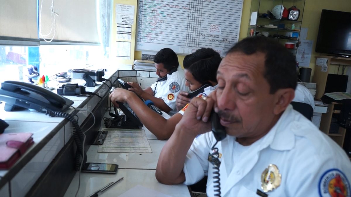 Call Center de Bomberos Voluntarios recibe alrededor de 20 mil llamadas diarias.