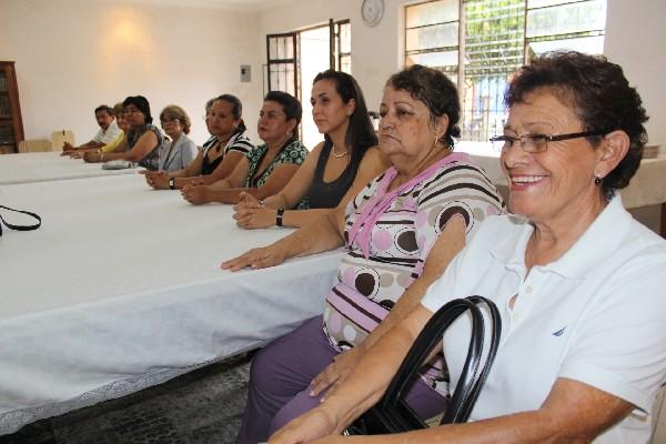 Integrantes de UMA participan en inauguración.