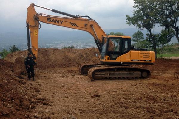 Máquina similar a la robada en la aldea Tierra Blanca, Montaña Santa María Xalapán. (Foto Prensa Libre: Hugo Oliva)