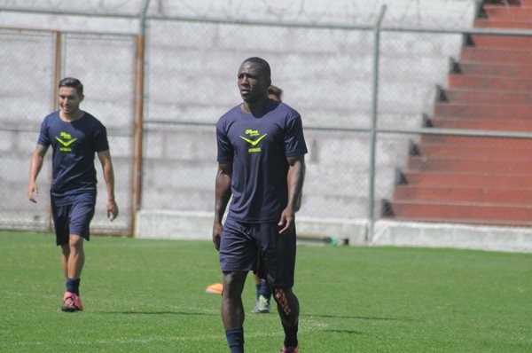 Roberto Carlo Peña, tiene la confianza del cuerpo técnico y es el actual capitán del club. (Foto Prensa Libre: Carlos Vicente)