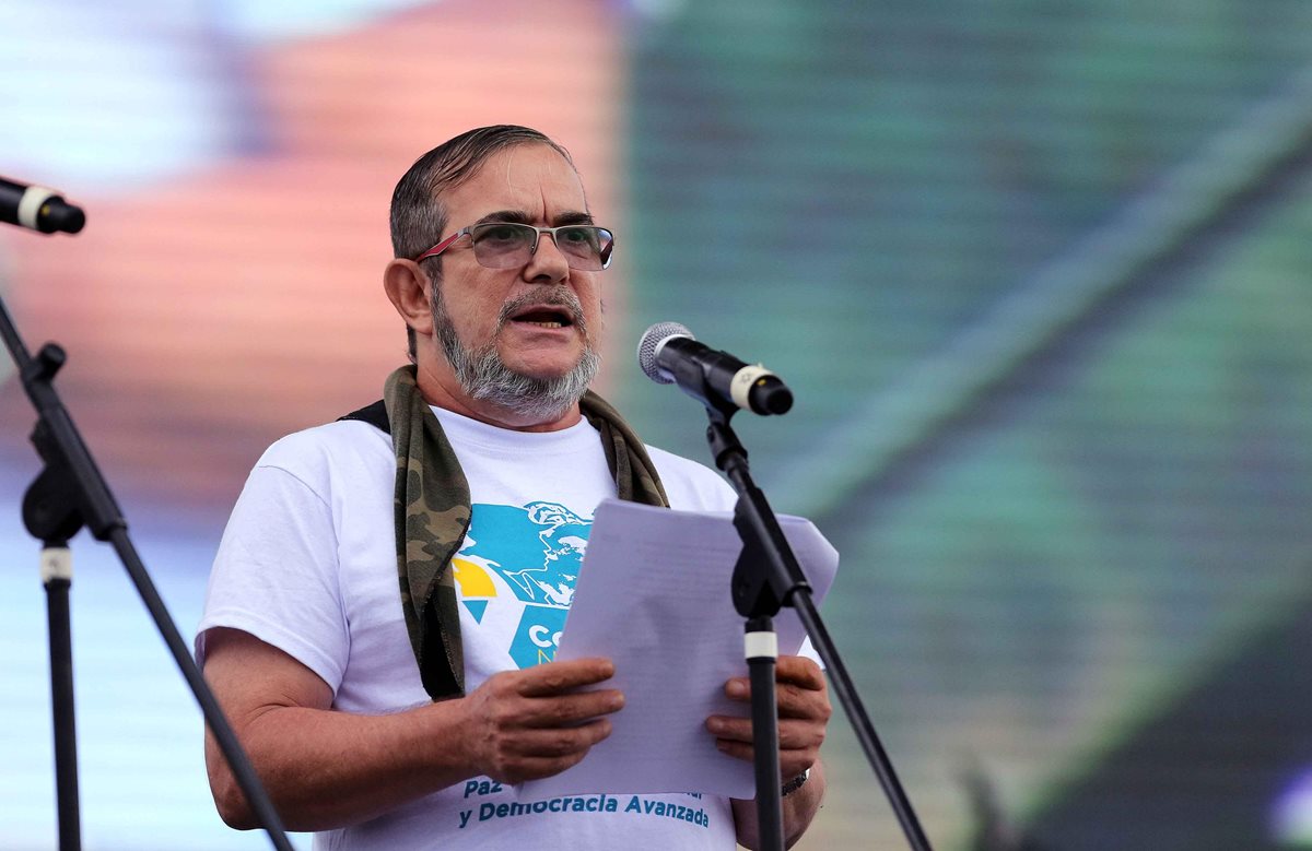 Rodrigo Londoño Echeverri, alias "Timochenko" durante la Décima Conferencia Guerrillera en la que se ratificó el acuerdo de paz. (Foto Prensa Libre: EFE).