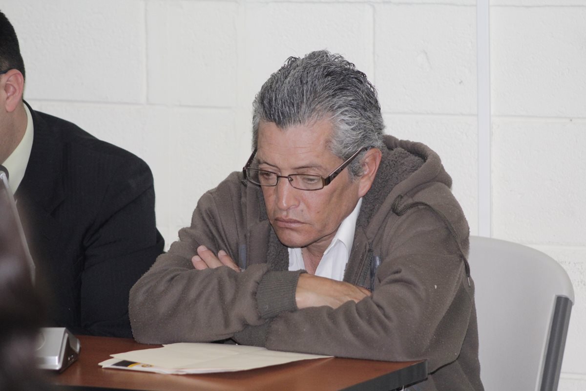 Fausto Aroldo Vásquez García enfrenta un proceso sindicado de haber golpeado a su madre, en Xela. (Foto Prensa Libre: María José Longo)