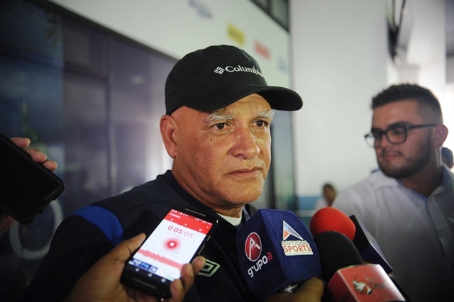 Wálter Claverí, técnico de la Selección de Guatemala, espera confirmar otros dos fogueos. (Foto Prensa Libre: Edwin Fajardo).