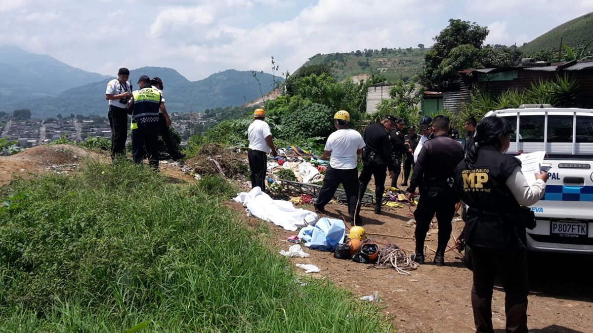 De enero a agosto han muerto de manera violenta 406 mujeres —59 de ellas solo en agosto—, así como dos mil 776 hombres. (Foto Prensa Libre: Hemeroteca PL)