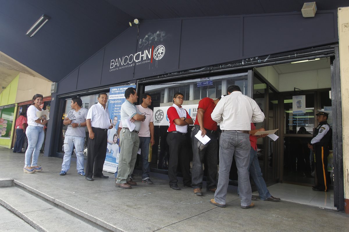 Bancos del sistema redujeron puntos de acceso en busca de eficiencia. (Foto Prensa Libre: Hemeroteca PL.)