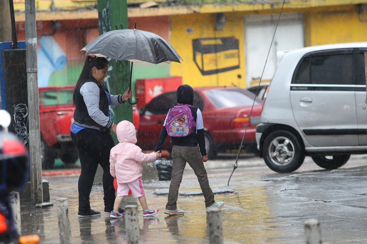 La lluvia se intensificará en septiembre y podría terminar la temporada en octubre, para dar paso a la época fría. (Foto Prensa Libre: HemerotecaPL)