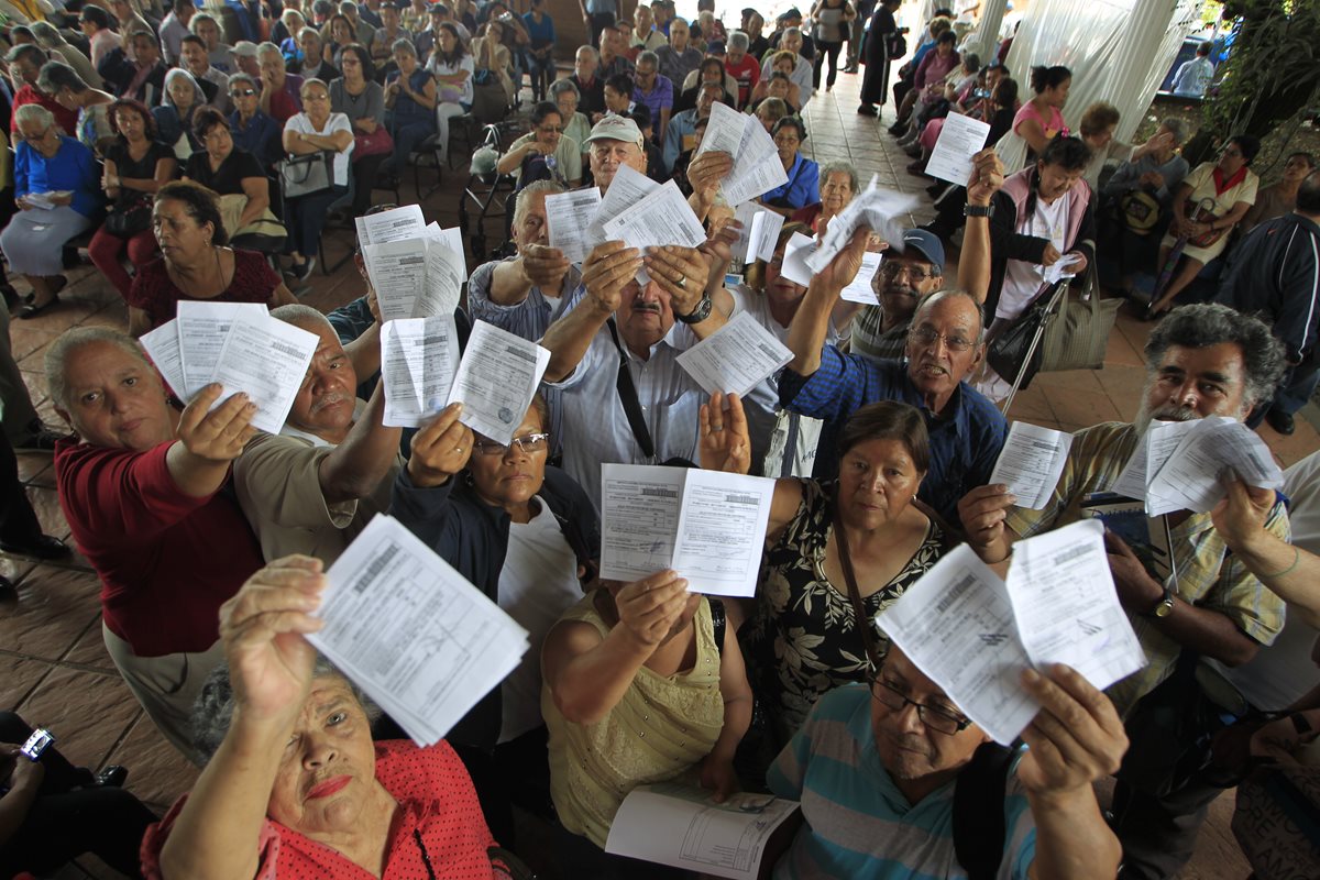 Pensionados se oponen a medida y Encuentro por Guatemala ofrece a diputado Álvarez retirarse del partido. (Foto Prensa Libre: Hemeroteca PL)