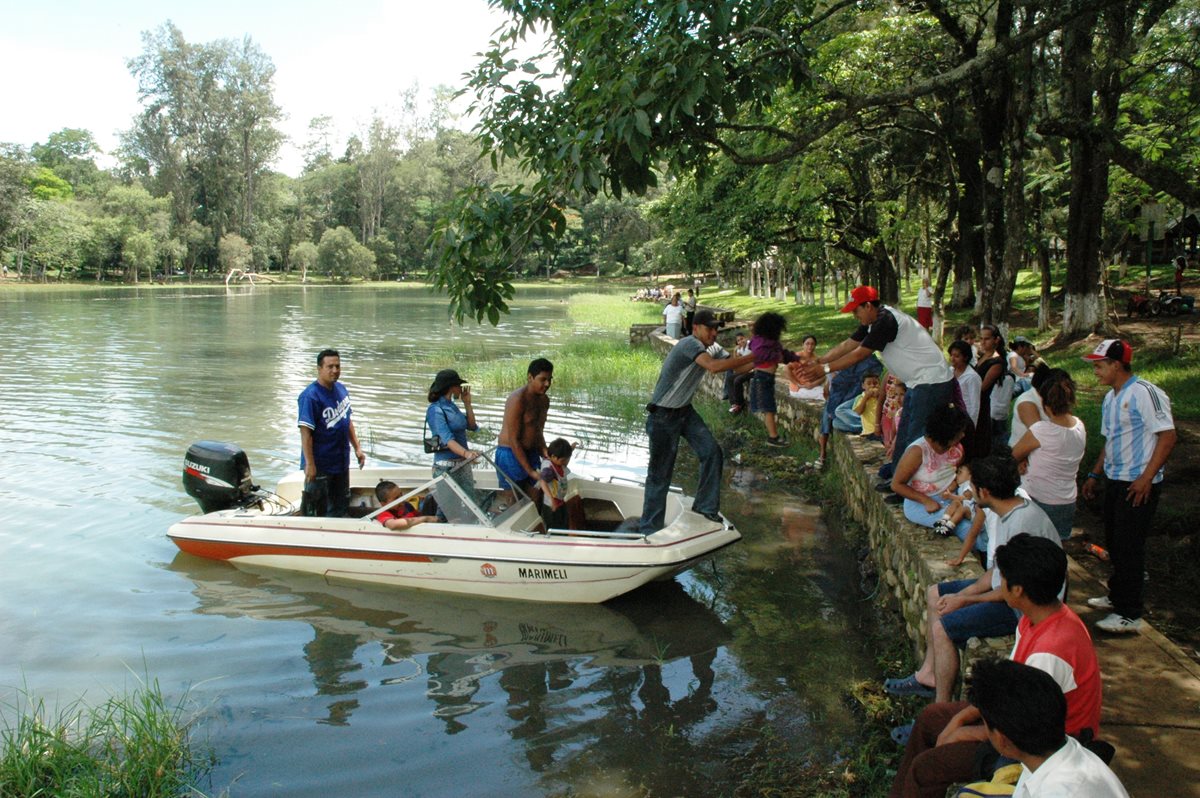 La laguna El Pino, se  ubica a 49 kilómetros de la capital, en El Cerinal, Barberena, Santa Rosa. (Foto Prensa Libre: Oswaldo Cardona) 