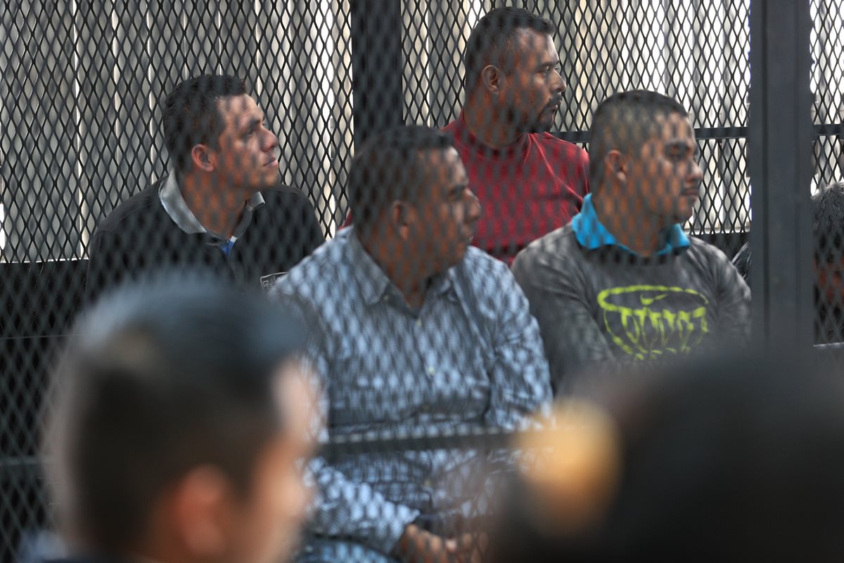 Guardaespaldas del alcalde de Las Cruces, Petén, fueron ligados a proceso penal por asesinato y portación ilegal de armas de fuego. (Foto Prensa Libre: Carlos Hernández)