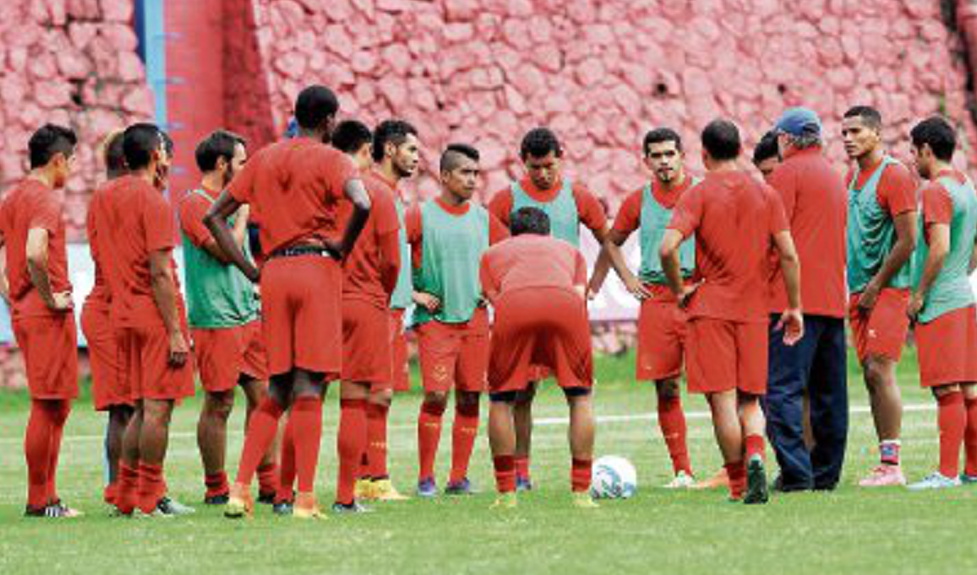 Los rojos esperan hacer una buena presentación ante su afición, mañana domingo, en el estadio Del Trébol. (Foto Prensa Libre: Hemeroteca PL)