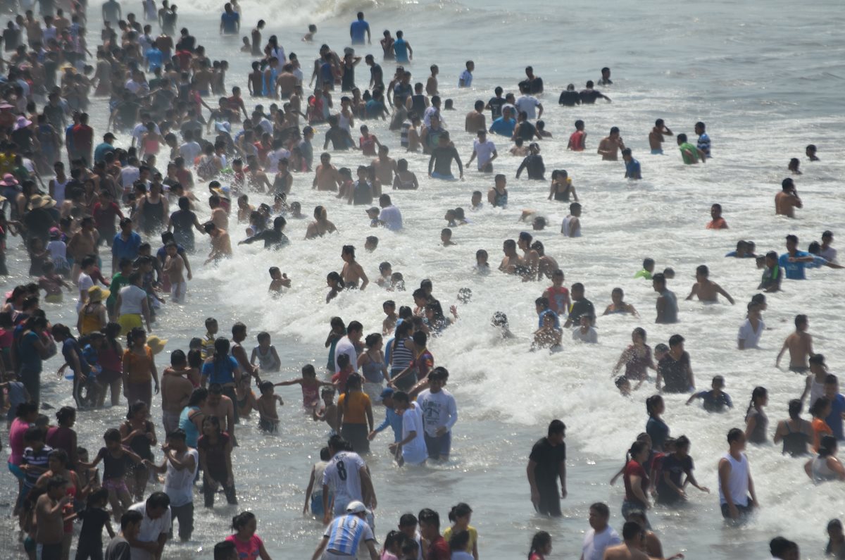 Veraneantes Disfrutan Del Calor En Diversos Sitios Turísticos 2305