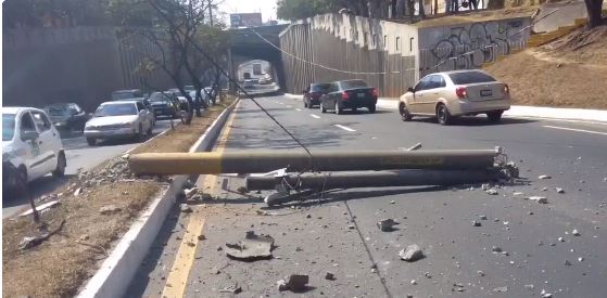 Un accidente de tránsito ocurrido en la zona 11 dejó dos personas heridas. (Foto Prensa Libre: Amílcar Montejo)