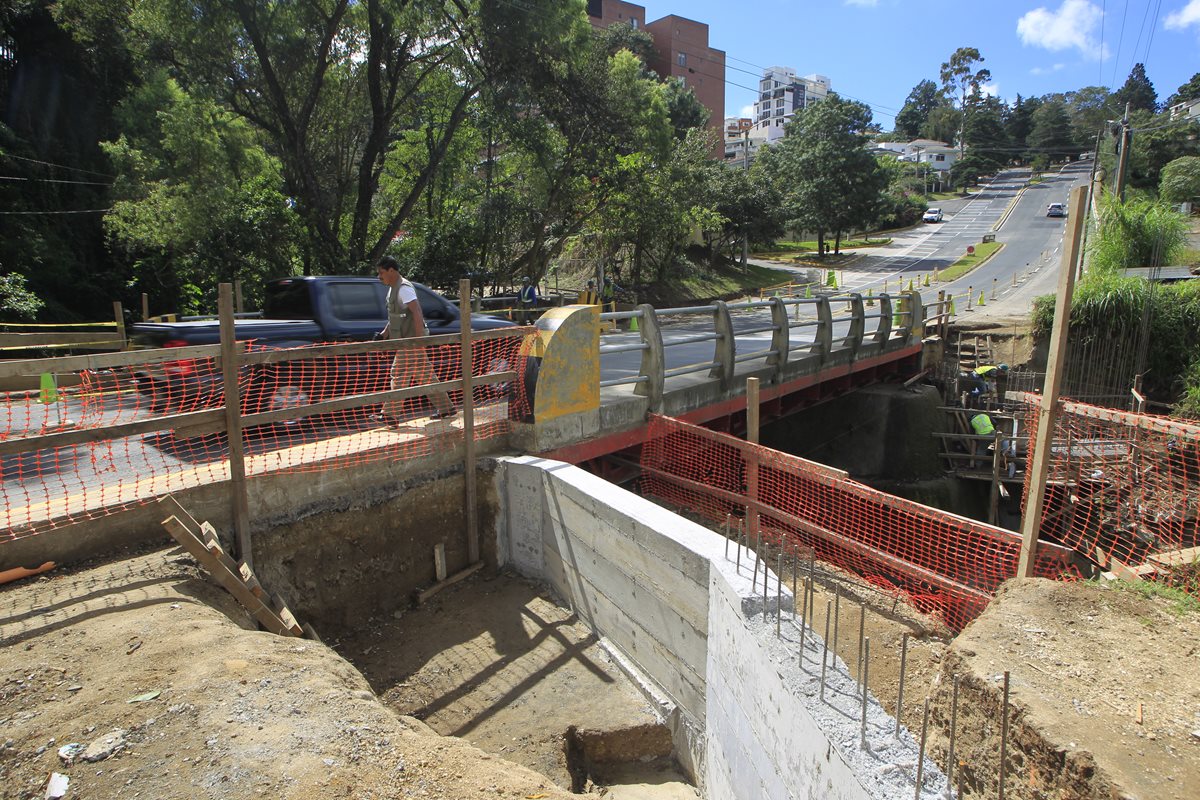 El puente Las Cumbres, que conecta al bulevar La Montaña, será ampliado en dos carriles.