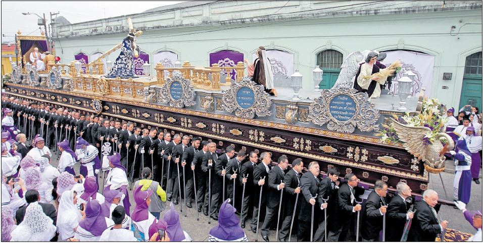 La Asociación de Devotos Cargadores de Jesús Nazareno de la Candelaria es una de las cofradías mejor organizadas, según Fernando Urquizú. Incluso cuenta con un sitio en internet. (Foto Prensa Libre: Cortesía)