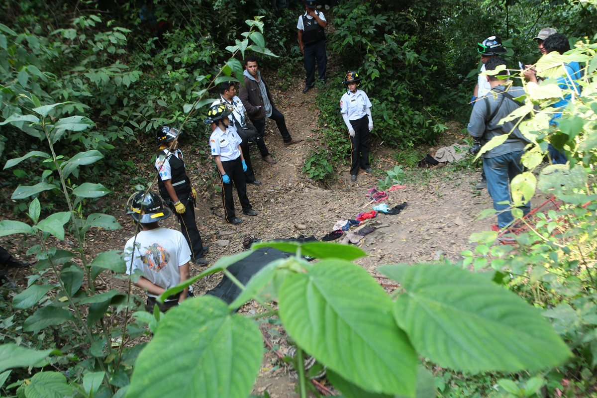 Los cuerpos de las tres  mujeres fueron localizados en una zona boscosa de la aldea El Manzano, Santa Catarina Pinula,  el domingo último. (Foto Prensa Libre: Hemeroteca PL)