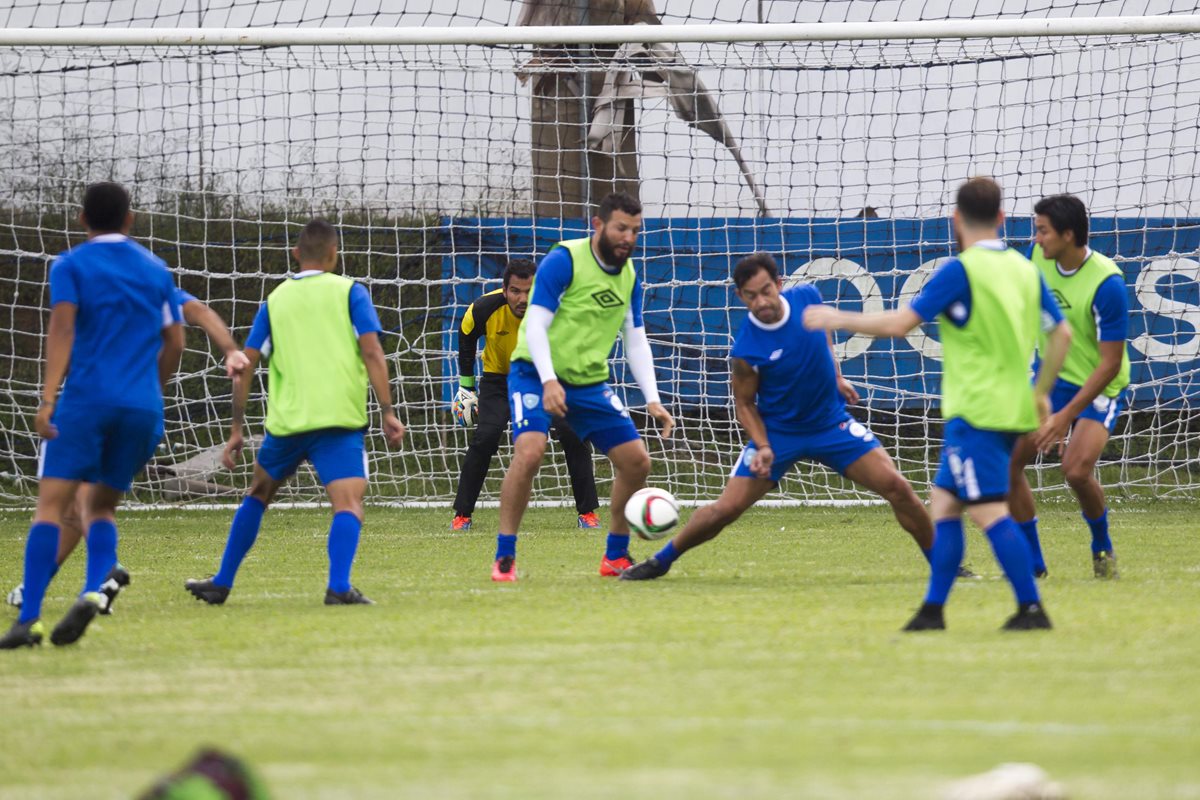 Jugadores de la Selección Nacional realizan un entrenamiento en el Proyecto Goal. (Foto Prensa Libre: Norvin Mendoza).