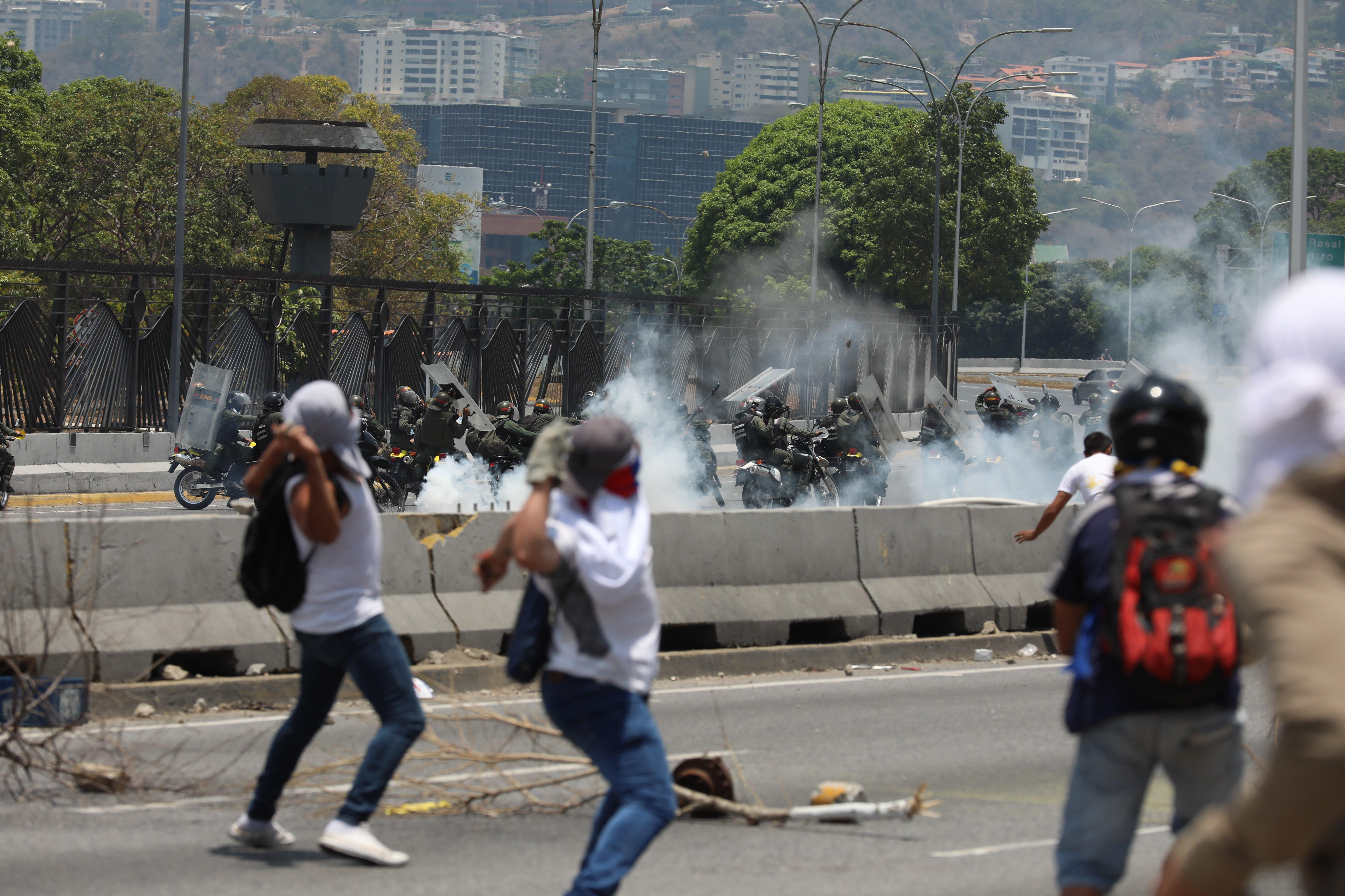 Al menos 27 heridos en segundo día de disturbios en Venezuela Prensa