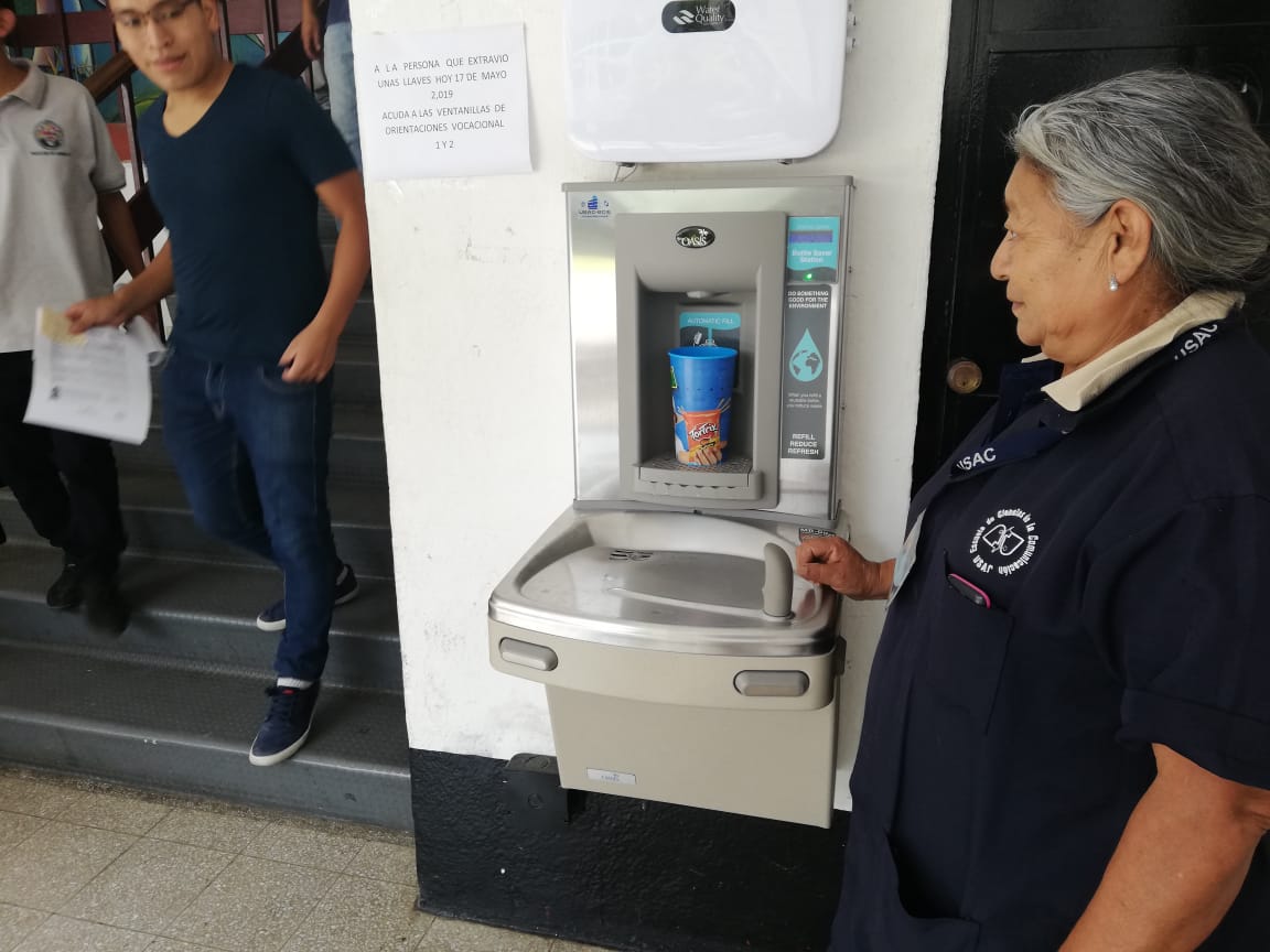 Con dispensadores de agua estudiantes de la Usac se han ...