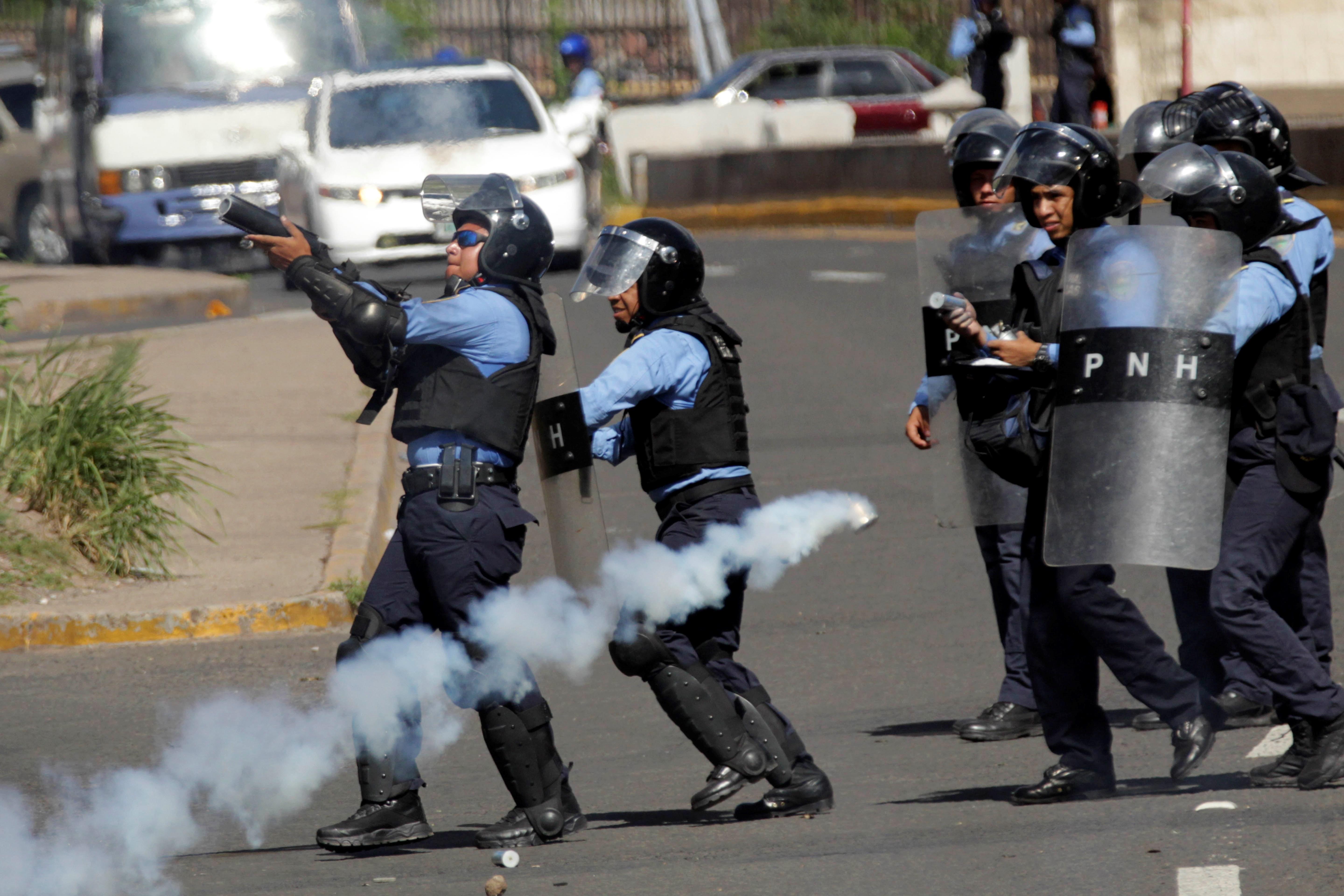 Policía vs. Policía violentas protestas acrecientan crisis en Honduras