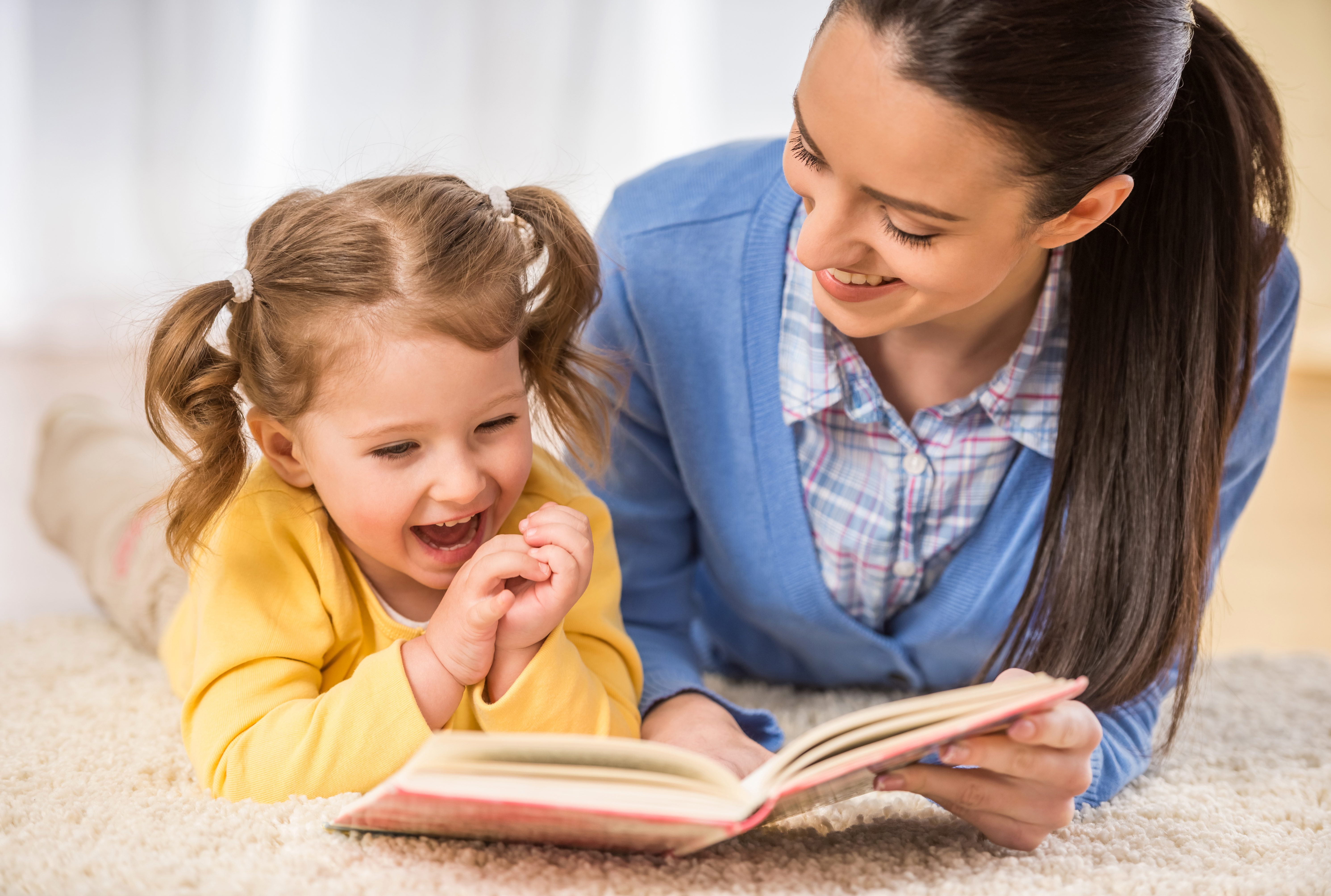 Литературный урок мама. Чтение для детей. Книжки для детей. Любовь к чтению. Мама учит ребенка.