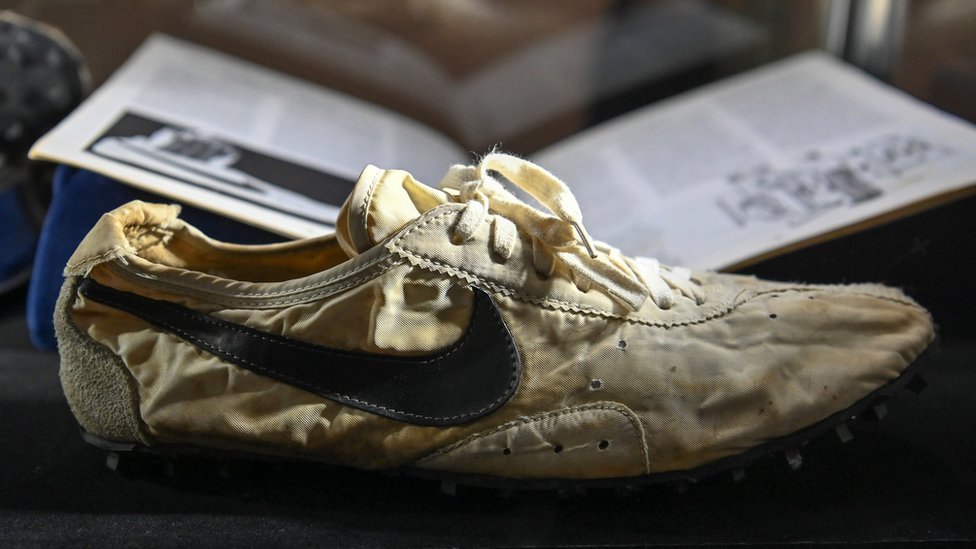 Se cree que el par de zapatillas Nike Waffle Racing Flat Moon Shoe que adquirió un empresario canadiense nunca fueron usadas. Foto: Getty Images