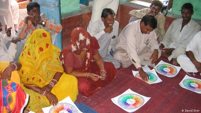 Reunión de habitantes en Gorigama, estado de Bihar, India. (Foto Prensa Libre: David Dror)