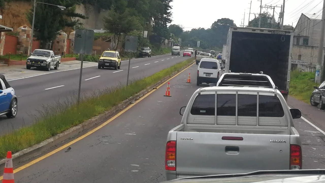 Lugar donde se registró el accidente de tránsito en el km 35 de la ruta Interamericana. (Foto Prensa Libre: Fernando Magzul). 