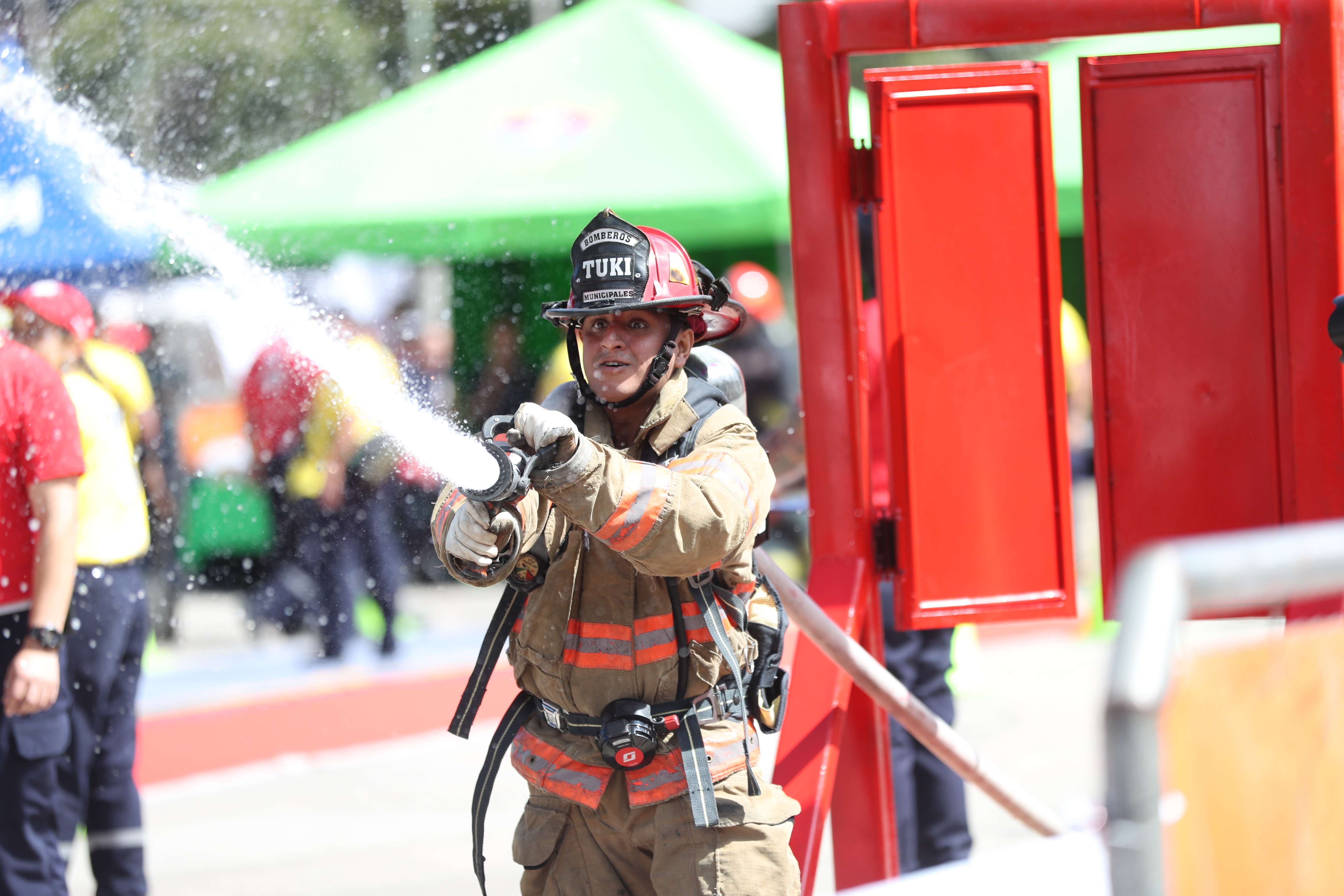 Bomberos Municipales realizan los ejercicios del Desafío CBM 2019. Fotografía Prensa Libre: Erick Avila