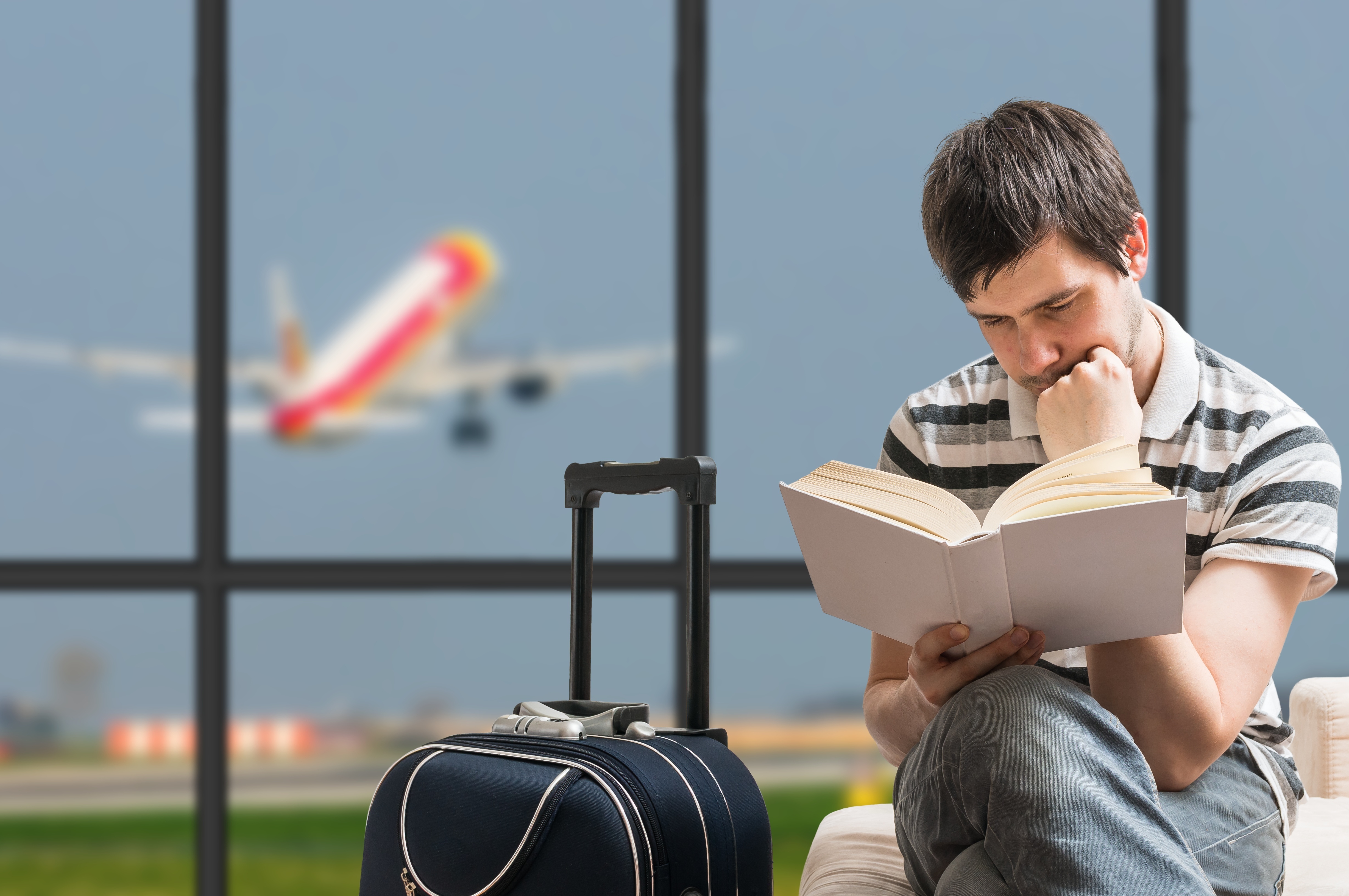 Look at is reading. Самолетик для чтения. At the Airport reading. A man reading a book in transport. Airport story reading.