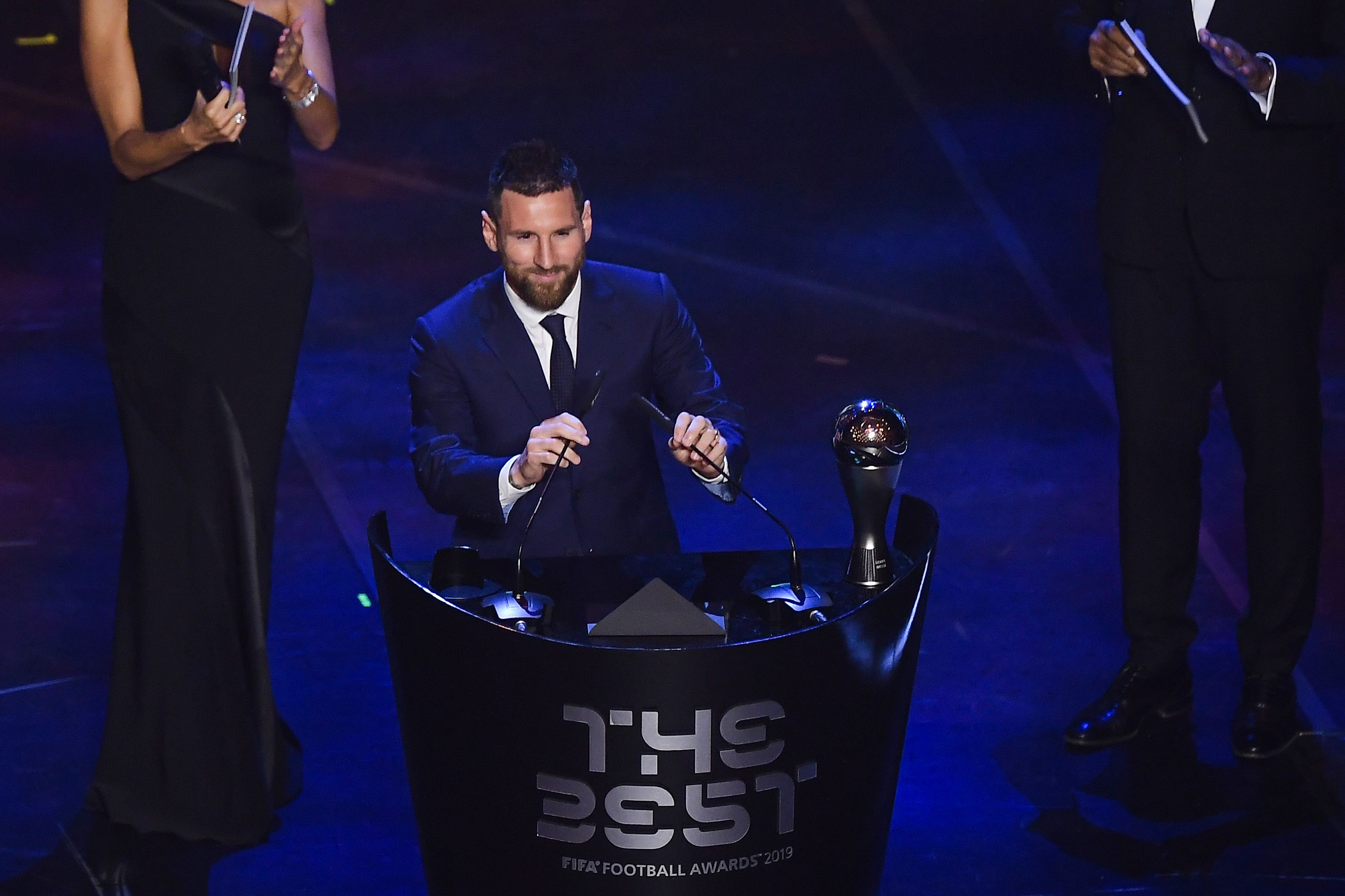 Best awards. Премия лучший футболист игрок года ФИФА. Церемония the best FIFA Football Awards 2020. Награды Месси у 2019. ФИФА the best 2020.