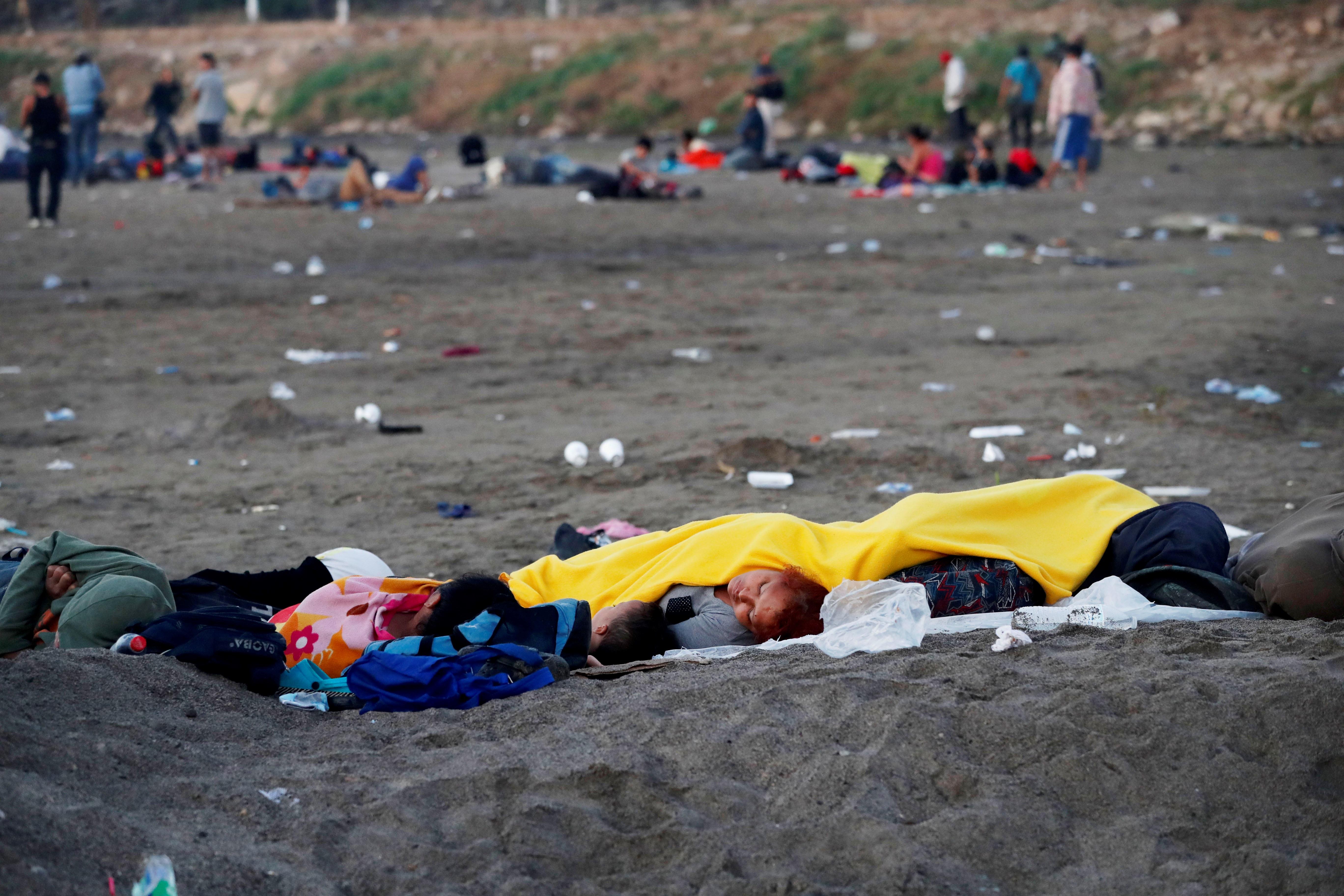 Fotogalería: Migrantes Hondureños Quedan Varados En El Río Suchiate