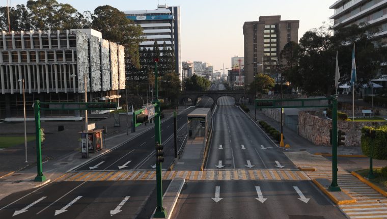 El sector privado propone que agilizar la devolución del crédito fiscal a los contribuyentes que han calificado al derecho, es un mecanismo para dinamizar la economía ante los efectos del coronavirus. (Foto Prensa Libre: Óscar Rivas)