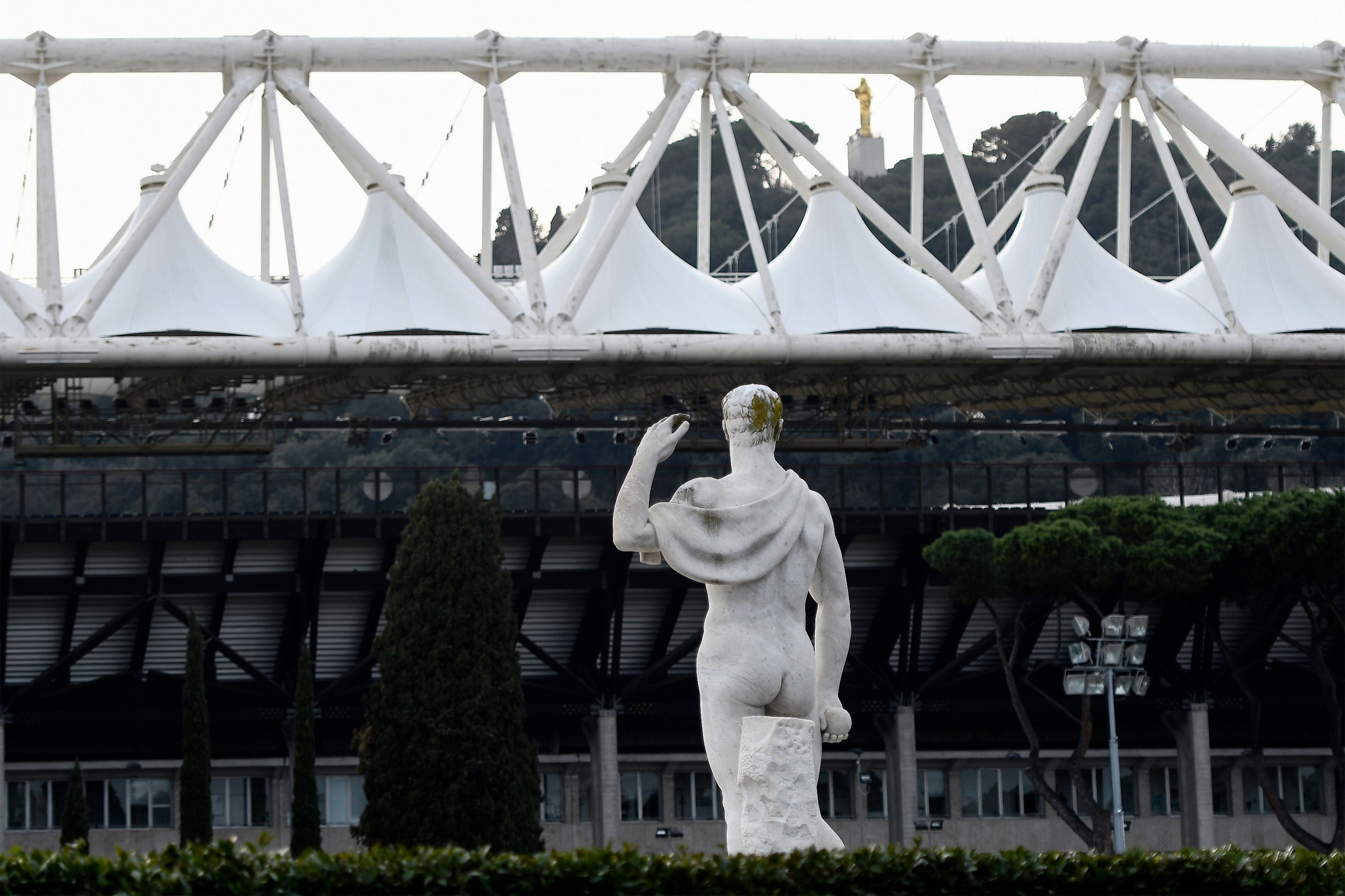 ¿Cuándo volverá el futbol? Una pregunta que los equipos y jugdores se hacen. ¿Qué pasará con los contratos?. (Foto Prensa Libre: AFP)