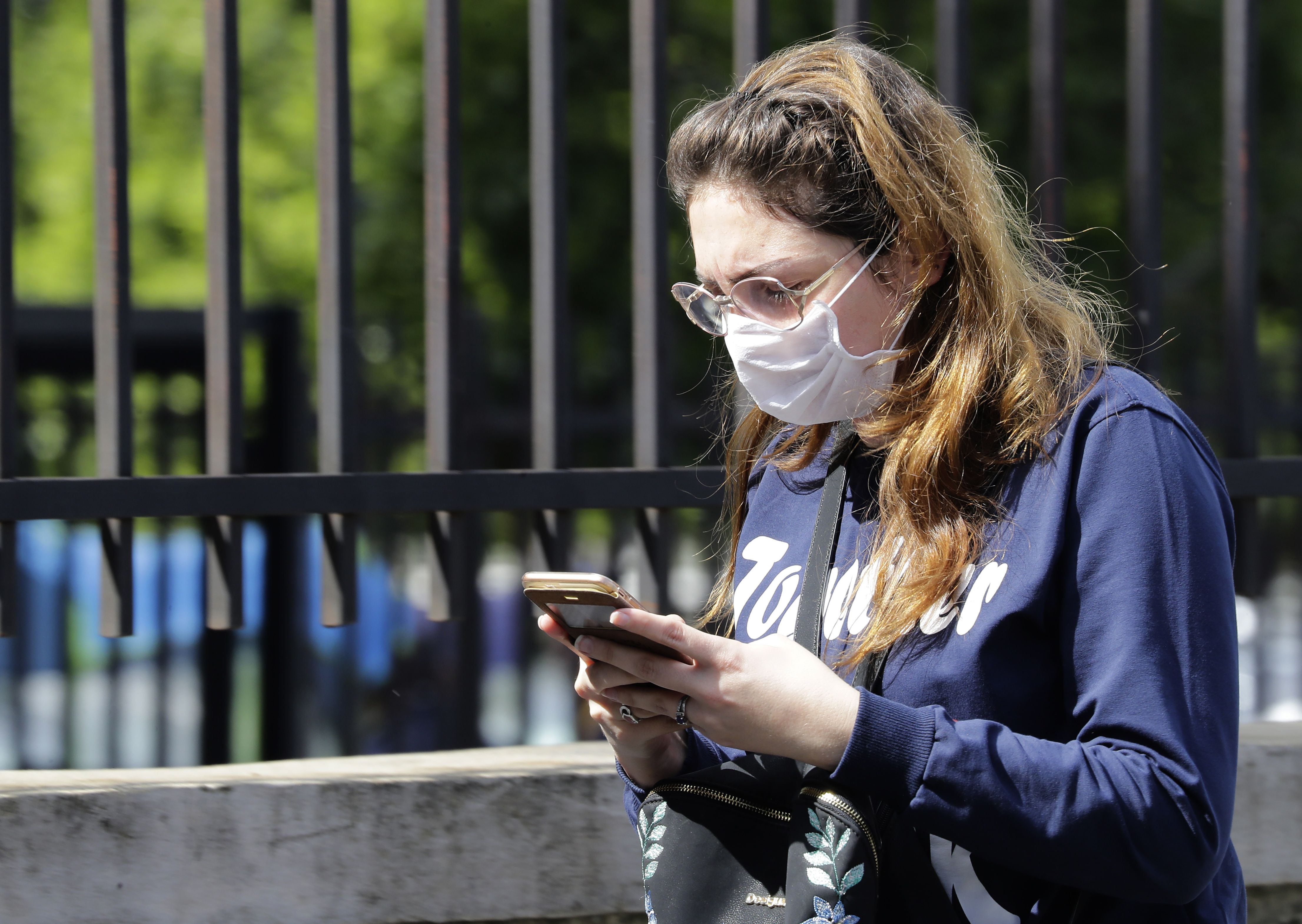 La Unión Europea elevó de moderado a alto el riesgo por el nuevo coronavirus. (Foto Prensa Libre: AFP)