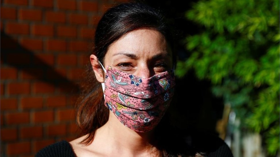 Varios países, incluido Estados Unidos, han recomendado a sus ciudadanos usar mascarillas de tela al salir a la calle. REUTERS