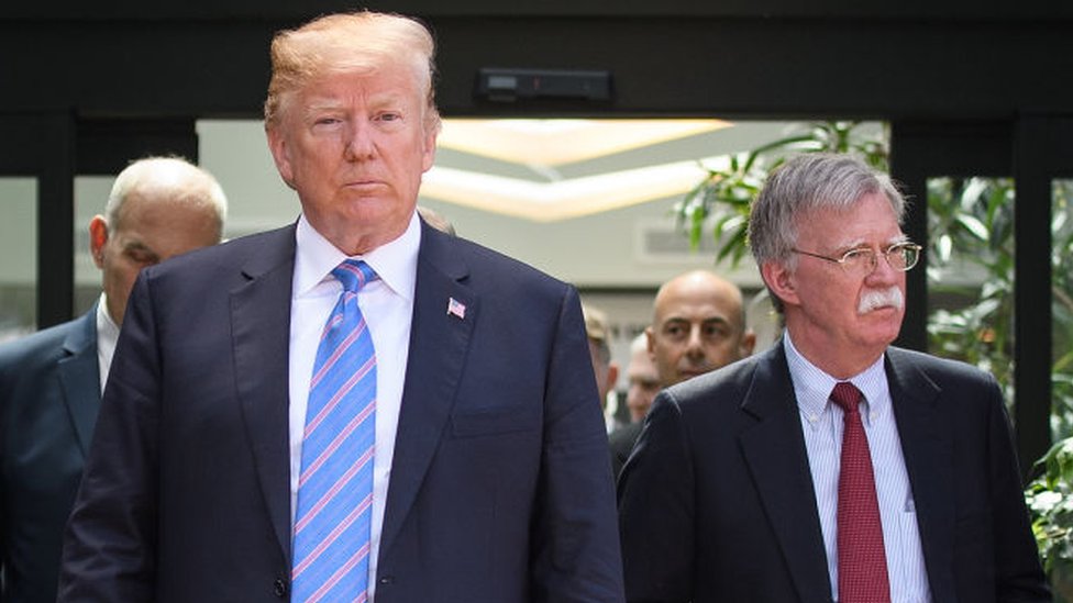 ¿Se apresuró Trump a firmar Ley de Política de Derechos Humanos Uigur por causa del libro de Bolton? (Foto Prensa Libre: Getty Images)