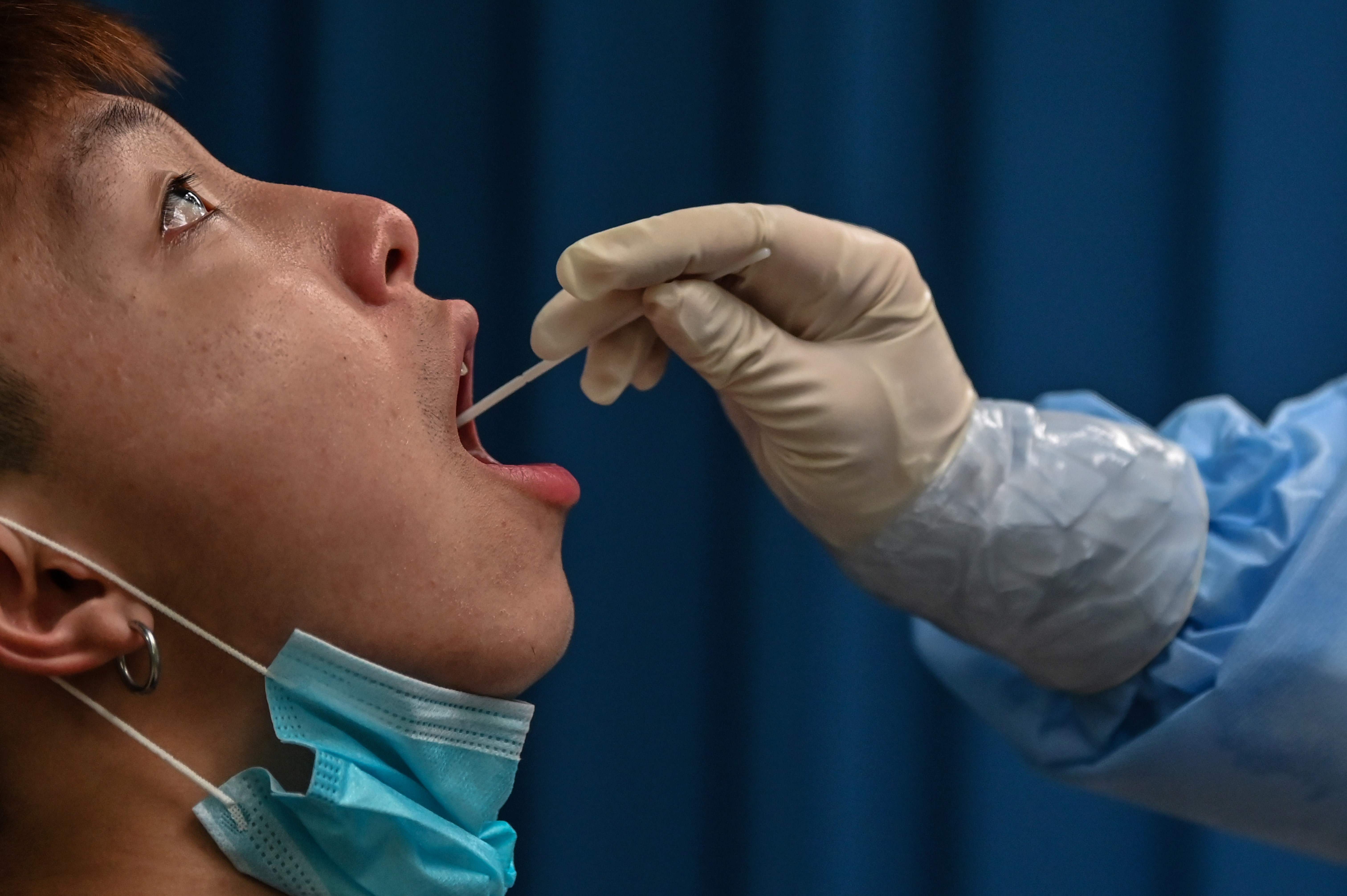 El primer brote de coronavirus se detectó en Wuhan, China, a finales del 2019. (Foto Prensa Libre: AFP)