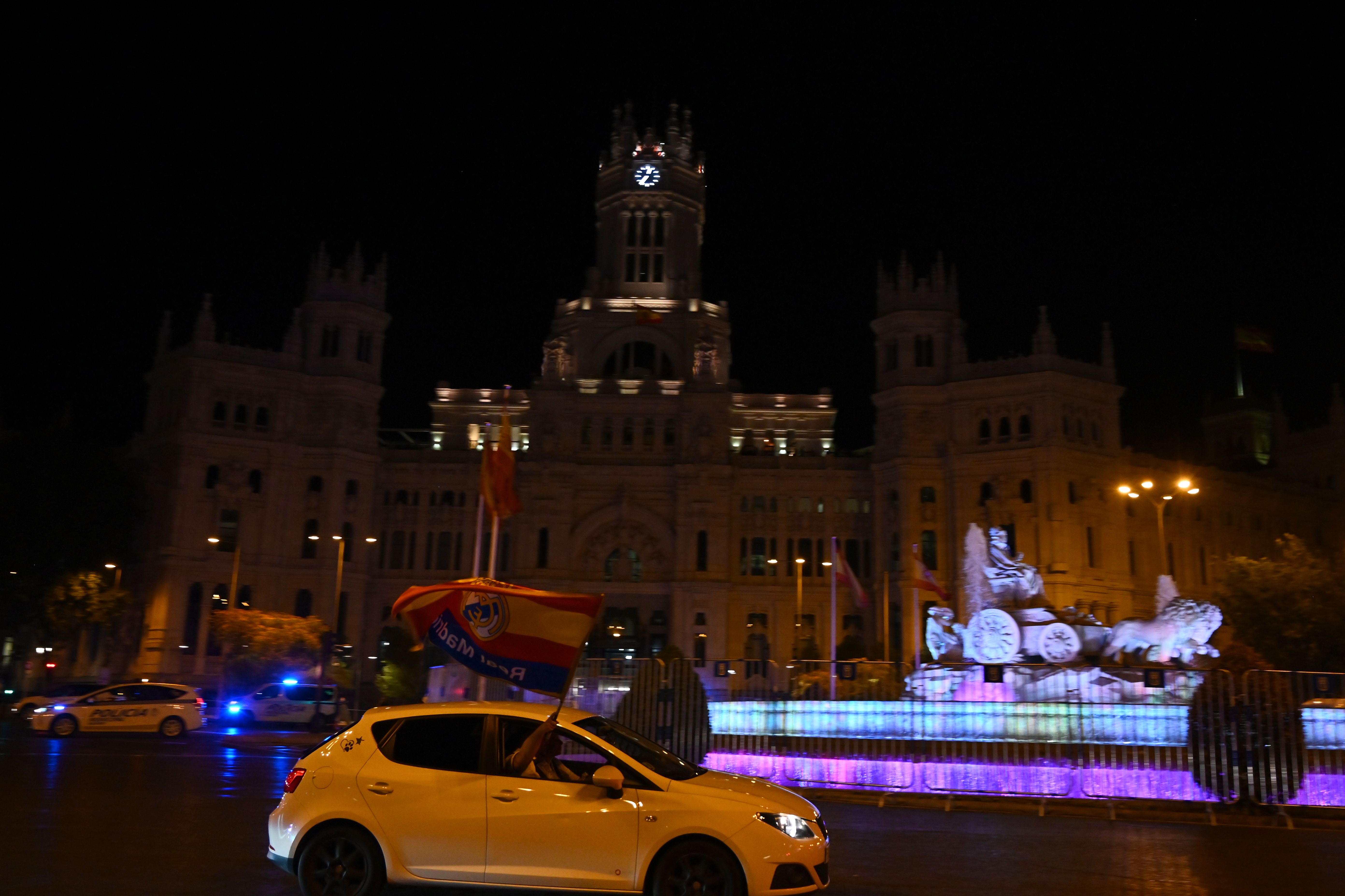 Los aficionados del Real Madrid no acudieron en masa a la plaza de Cibeles. (Foto Prensa Libre: AFP)