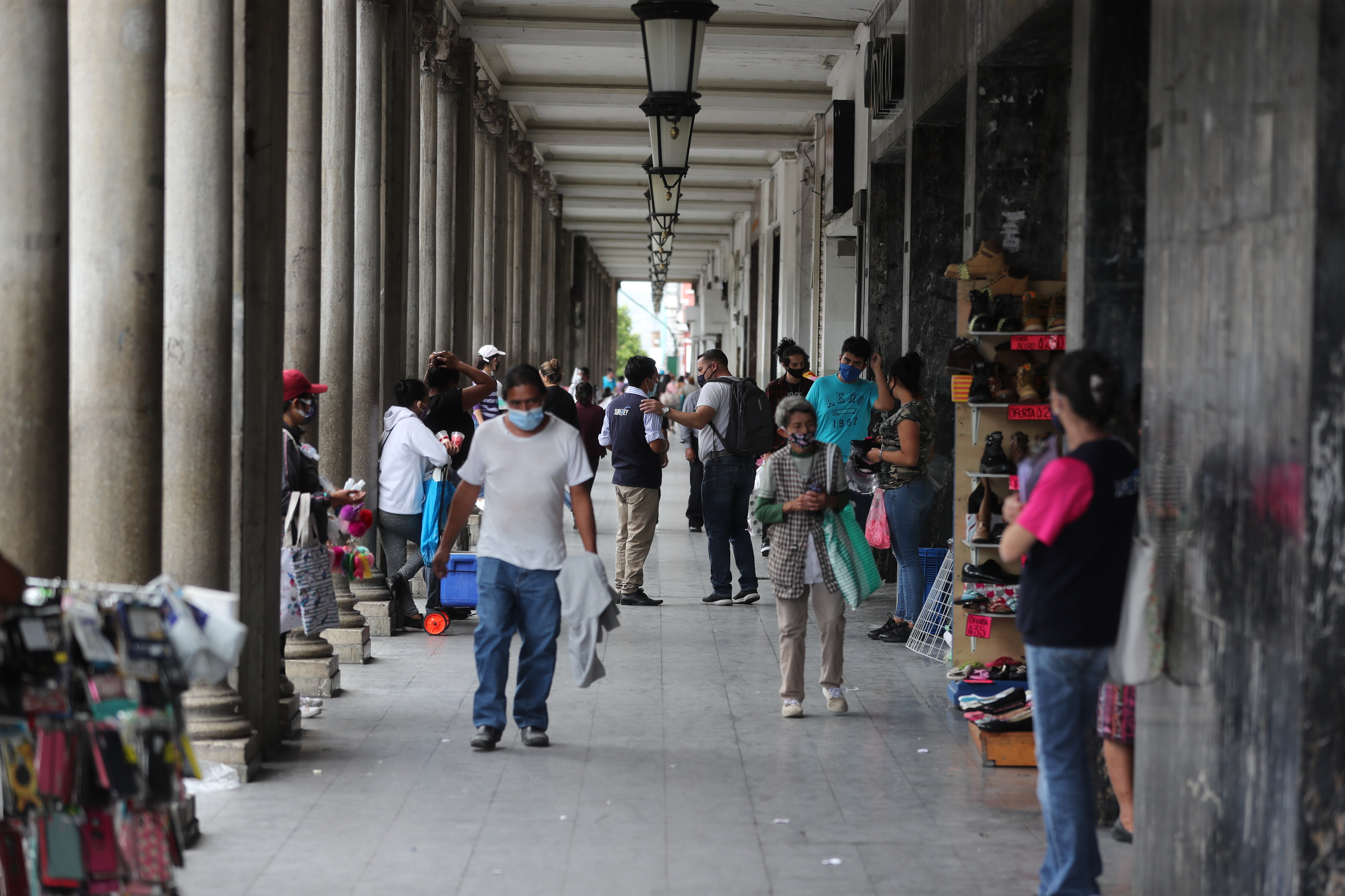 El sector sindical propondrá un incremento de Q135 diarios y el sector empleador cero incrementos en las comisión paritaria para 2021 que se reúne la próxima semana. (Foto Prensa Libre: Érick Ávila)