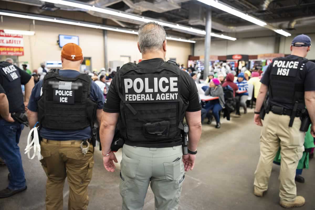 Migrantes Detenidos En EE. UU. Son Rociados A Cada 30 Minutos Con ...