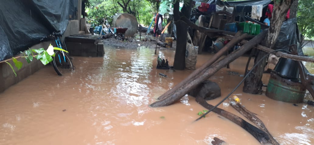 Lluvia inunda ocho casas y terrenos de cultivos en Maneliz, Santo Domingo Suchitepéquez. (Foto Prensa Libre: Conred)