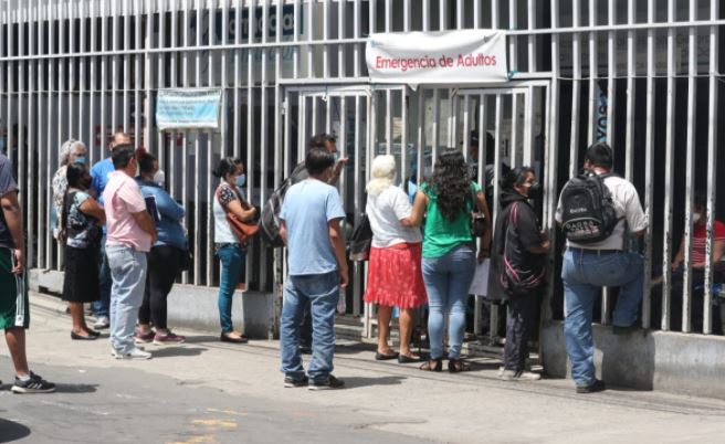 Guatemaltecos han comenzado la reapertura de algunas actividades en medio de la pandemia del coronavirus. (Foto Prensa Libre: Érick Ávila) 