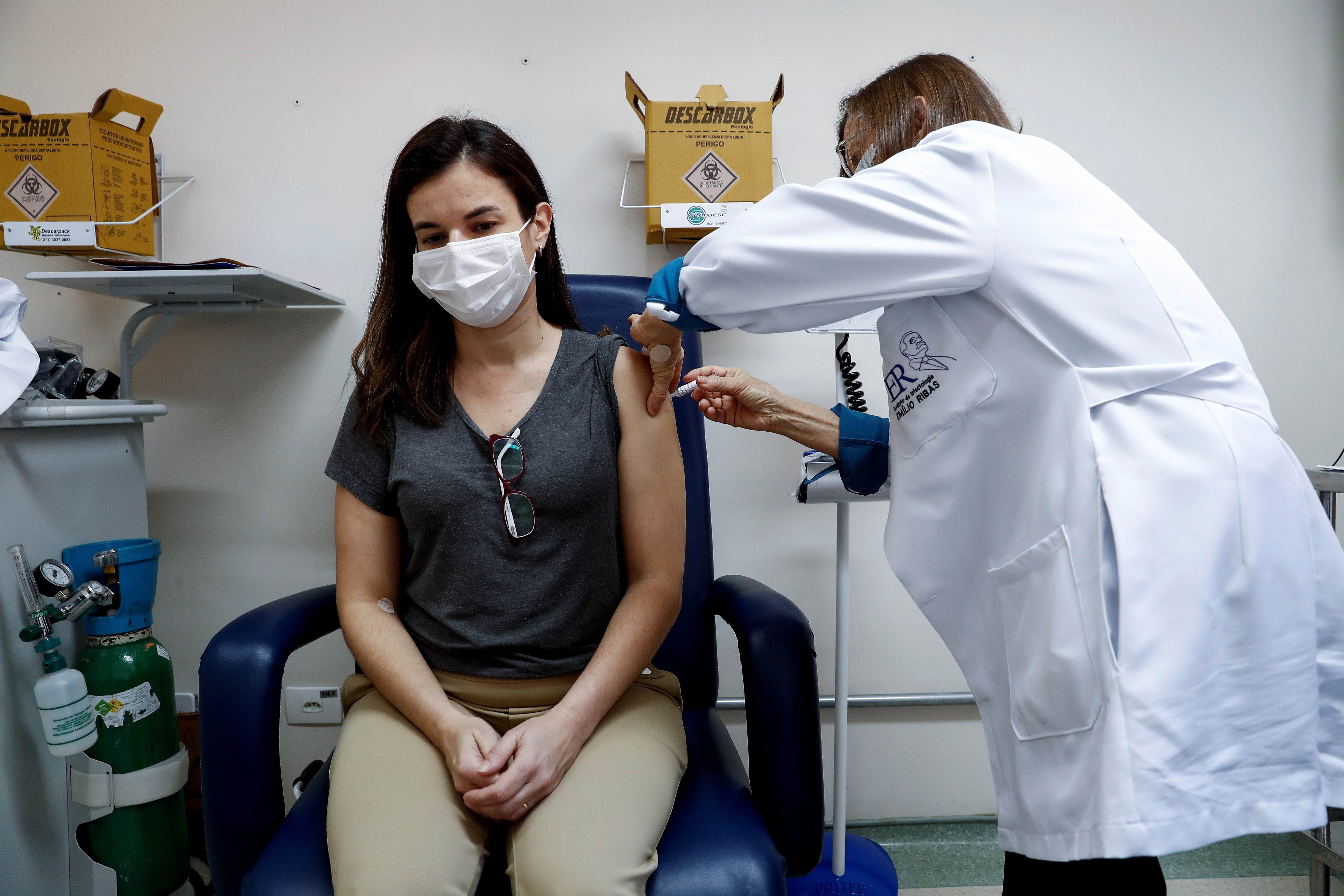 El ensayo, diseñado para evaluar si la vacuna Janssen puede prevenir el COVID-19 sintomática después de un régimen de dosis única. (Foto Prensa Libre: EFE)