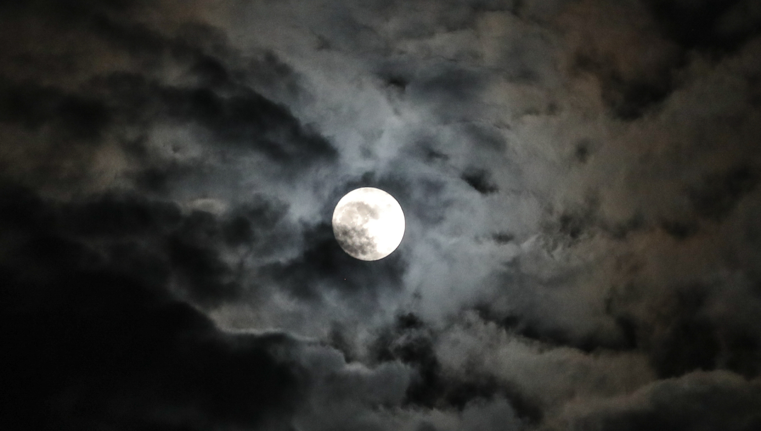 ¿Qué es la “Luna Azul 2020” que se podrá ver la noche de Halloween